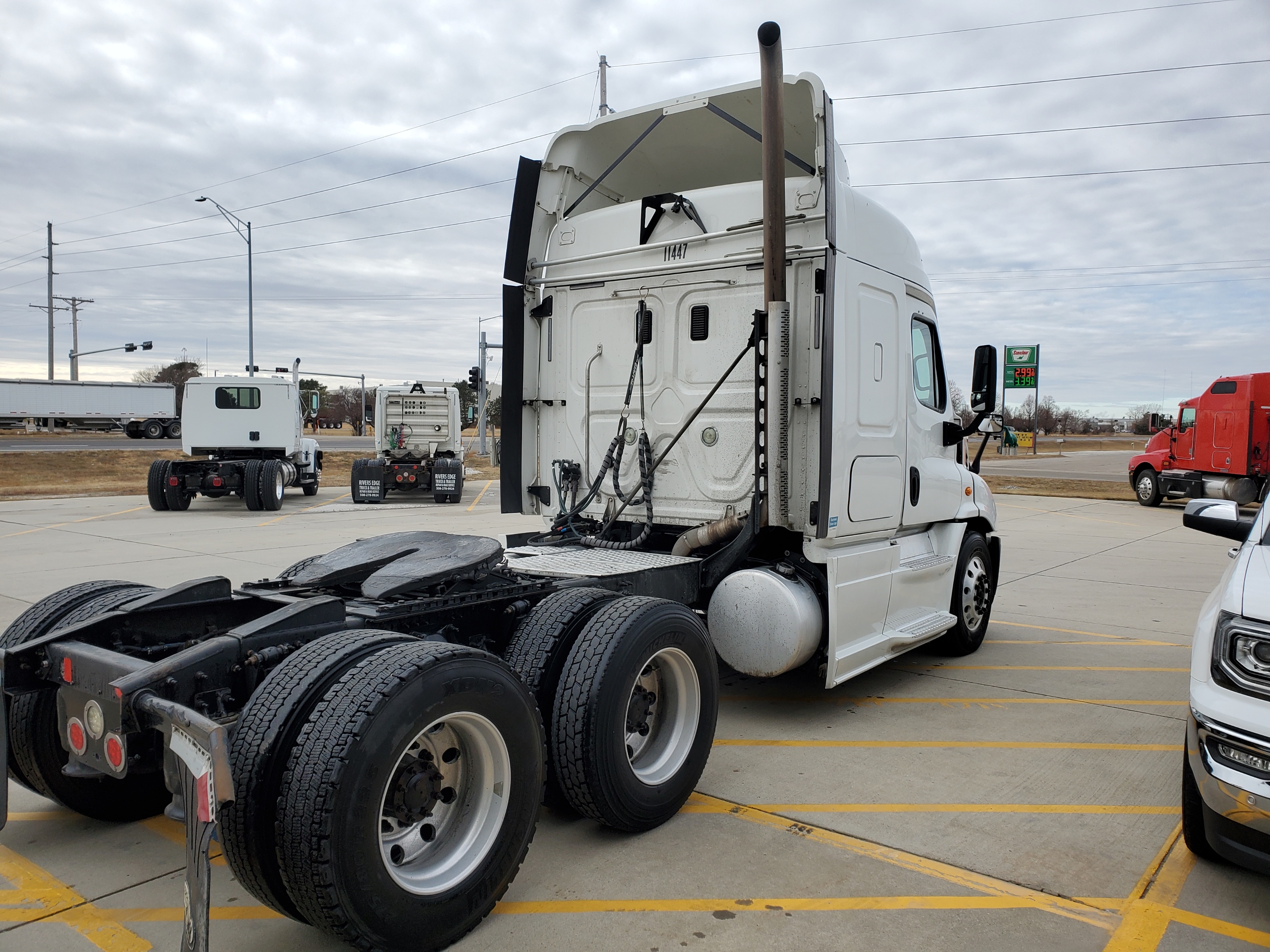 2015 FREIGHTLINER CA113 CASCADIA : TCJ202 | Truck Center Companies