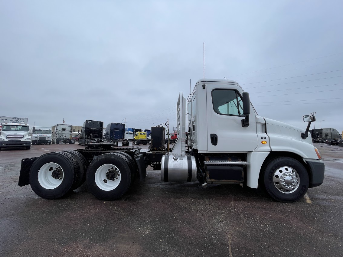 2019 FREIGHTLINER CA125 CASCADIA : PG1564 | Truck Center
